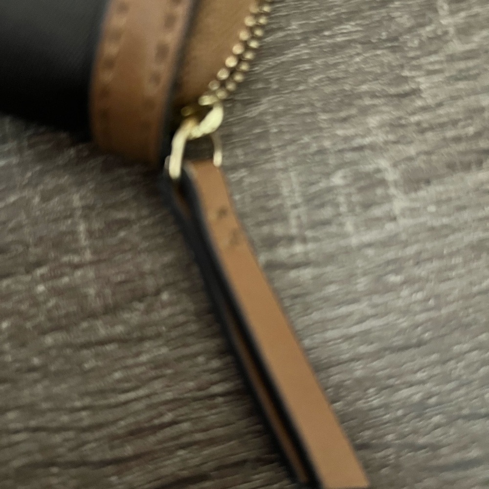 Tommy Hilfiger Camouflage Zip-Around Wallet - Picture 5 of 5